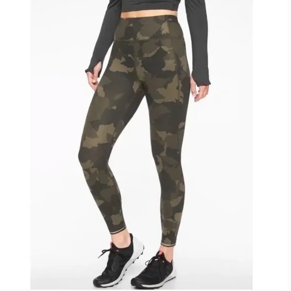 Athleta Pants - Athleta Run Free Camo 7/8 Tight Athleta Leggings Size Small